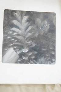 lot 328 image: Collectible Vintage Glassware and Other Decor