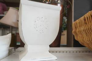 lot 329 image: Home Decor