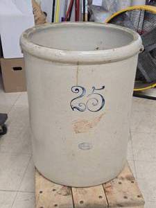 Red Wing 25-Gallon Stoneware Crock 25 x 19 12