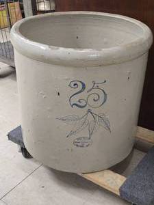 Red Wing Union Stoneware 25-Gallon Stoneware Crock  Birch Leaf pattern  21 x 22