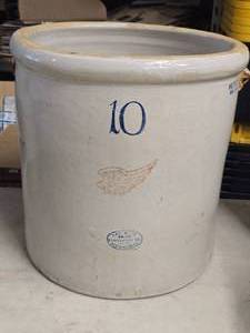Red Wing 10-Gallon Stoneware Crock 16 x 16