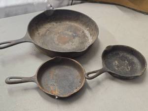 Lot of (3) Cast Iron Pans 11 (x1), 6-12 (x2)