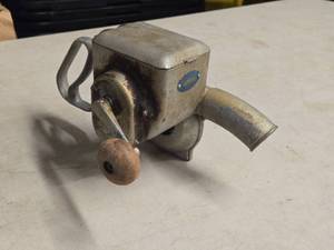 Vintage J&P Midget Duster Hand-Cranked Dust-Based Fertilizer Spreader