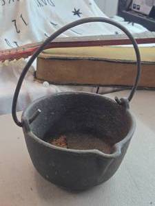 Vintage Cast Iron Cauldron  Smelting Pot with Handle and Spout 4 x 8