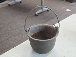 Vintage Cast Iron Cauldron  Smelting Pot with Handle and Spout 2 12 x 5