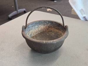 Vintage Cast Iron Cauldron  Smelting Pot with Handle and Spout 3 12 x 5