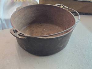 Vintage Cast Iron Dutch Oven  Cauldron (no lid) 4 x 10
