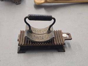 Vintage Cast Iron Hand Fluter by Geneva (Late 19th Century)