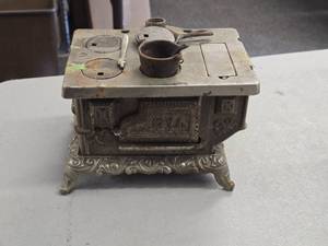 Vintage Cast Iron Cook Stove - Eva by Kenton Brand 8 12 x 5 12 x 5 12