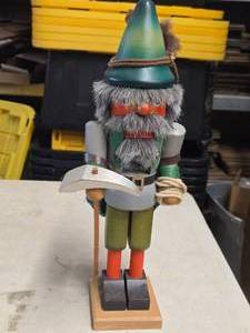 Holzkunst Christian Ulbricht 15 12 Mountain Climber theme Nutcracker