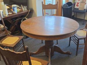 Vintage Clawfoot Wood Dining Table with (4) Wicker Seat Side Chairs