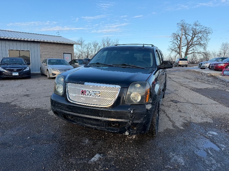 lot 3 image: 2011 GMC Yukon