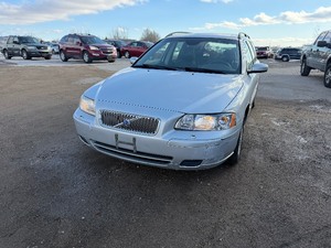 lot 21 image: 2005 Volvo V70