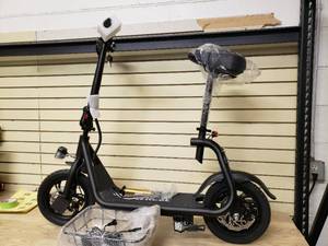 lot 2 image: Glarewheel Electric Scooter