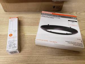 lot 10 image: Lights  Light bulbs