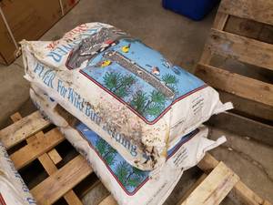 lot 34 image: 2 bags of bird seed