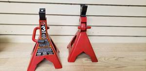 lot 41 image: Jack stands