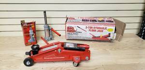 lot 44 image: 2 Ton Hydraulic floor Jack and bottle jack
