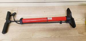 lot 49 image: Bicycle tire pump