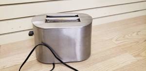 lot 1 image: Toaster
