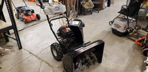 lot 65 image: MTD Gold 26 Snow blower