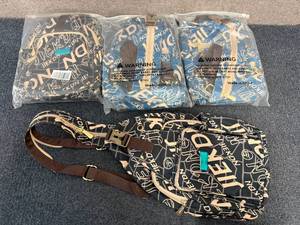 lot 16 image: 4 Canvas Backpacks