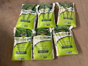 lot 28 image: 5 Bags Of Sta-Green Fast Acting Lime