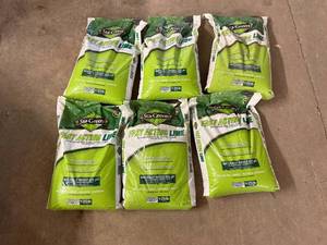 lot 29 image: 5 Bags Of Sta-Green Fast Acting Lime