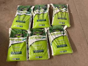 lot 30 image: 5 Bags Of Sta-Green Fast Acting Lime