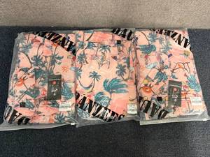 lot 59 image: 3 Matching Tropical Shirt And Short Sets - Xxl