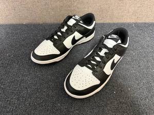 lot 64 image: Nike Dunk Lows - Womens 8.5 Mens 7