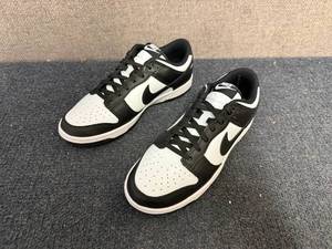 lot 67 image: Nike Dunk Lows - Womens 8.5 Mens 7