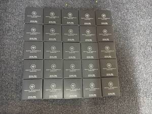 lot 42 image: 15 Jars Of Savvy Minerals Setting Powder