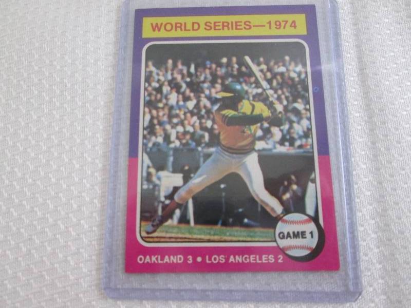 lot 85 image: 1975 Topps Reggie Jackson World ser...