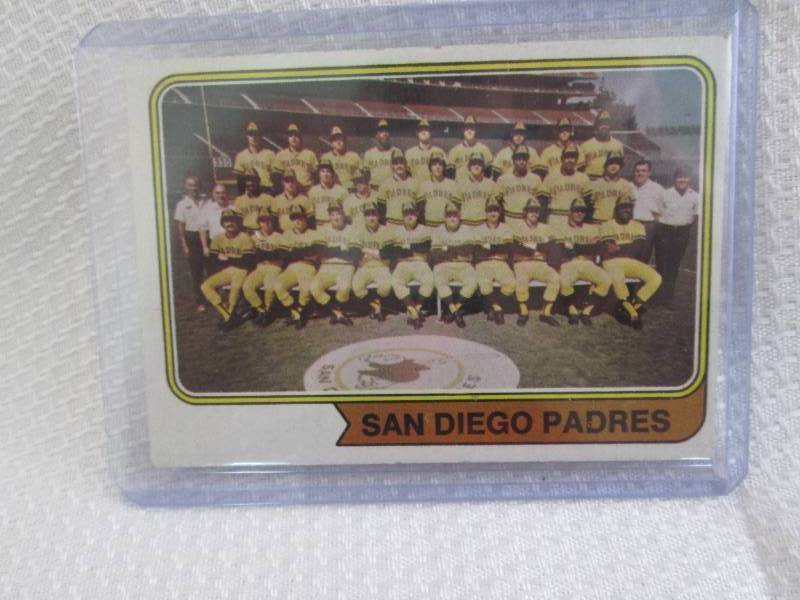 lot 86 image: 1974 San Diego Padres Team #226 Car...