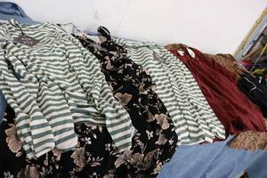 lot 605 image: 6 Size XL womens tops and dresses ...
