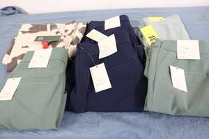 lot 623 image: 6 Pairs of womens pants sizes vary...