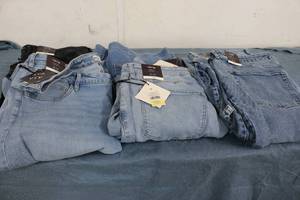 lot 639 image: 6 Pairs of womens size 22 and 24 A...