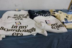 lot 646 image: 6 Size XXS and XS crewneck sweaters...