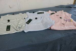 lot 661 image: 6 Size S womens tops new with tags...