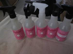 lot 553 image: 5 Bottles Mrs Meyers clean day mult...