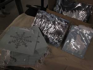lot 565 image: Huge resale lot of Holiday gift bag...