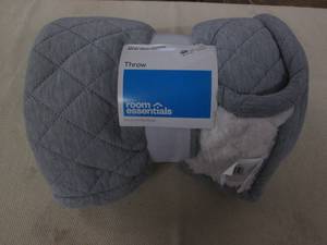 lot 581 image: 50 x 60 throw...