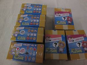 lot 584 image: Lot of 7 Plushies...
