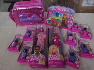 lot 589 image: Barbie lot...