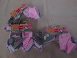 lot 595 image: 33 Pairs of 2-3T socks...