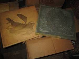 lot 703 image: Box of 19 wood and metal molds or w...