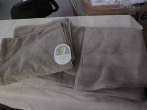 lot 709 image: Pair of bath towels...