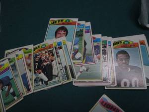 lot 114 image: Lot of vintage football cards...