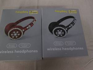 lot 739 image: 2 Wireless headphones...